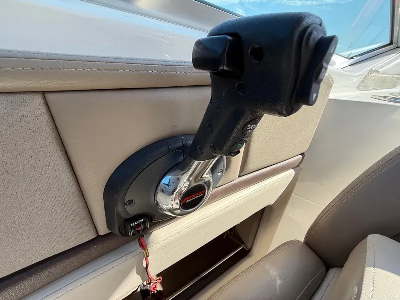 Slide: The Image of Sea Ray 270 SLX 2011 - 24