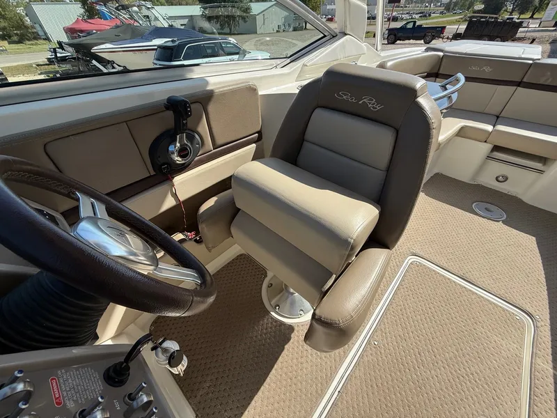 Slide: The Image of Sea Ray 270 SLX 2011 - 25