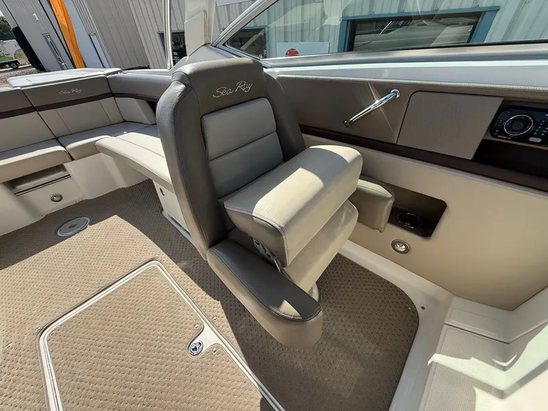 Slide: The Image of Sea Ray 270 SLX 2011 - 26