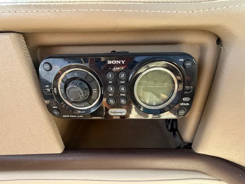 Slide: The Image of Sea Ray 270 SLX 2011 - 28