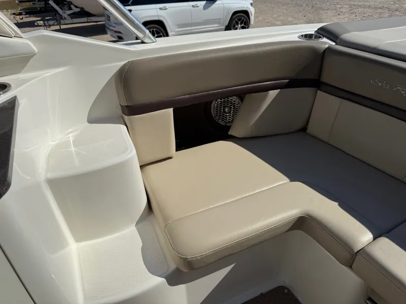 Slide: The Image of Sea Ray 270 SLX 2011 - 31