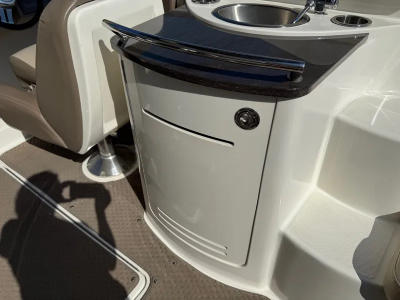 Slide: The Image of Sea Ray 270 SLX 2011 - 32