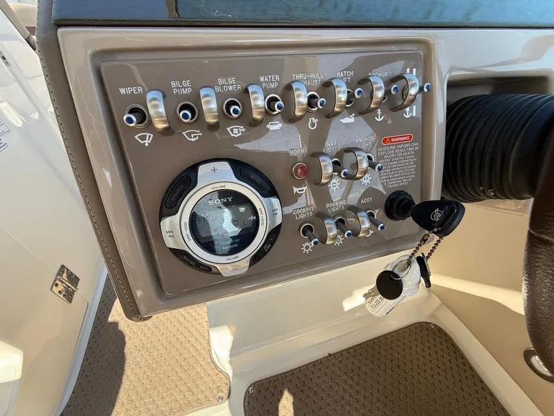 Slide: The Image of Sea Ray 270 SLX 2011 - 36