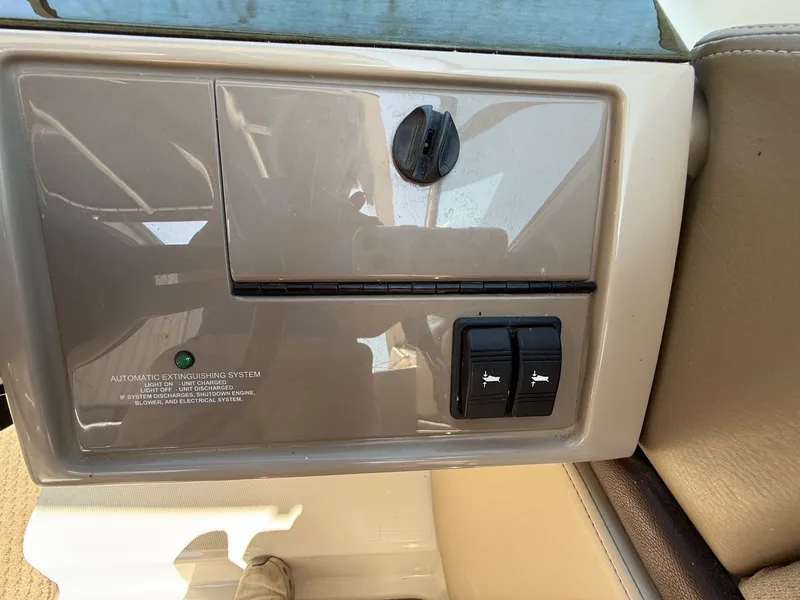 Slide: The Image of Sea Ray 270 SLX 2011 - 37