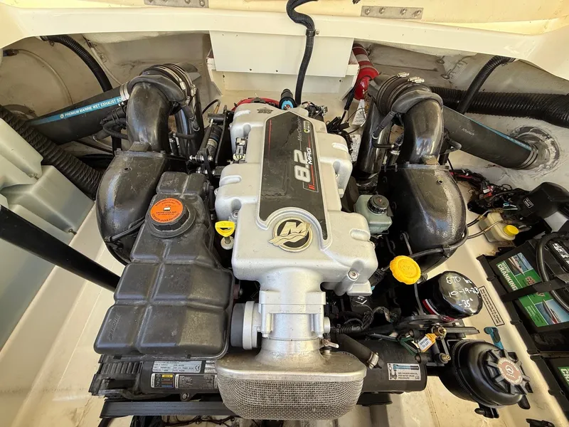 Slide: The Image of Sea Ray 270 SLX 2011 - 39