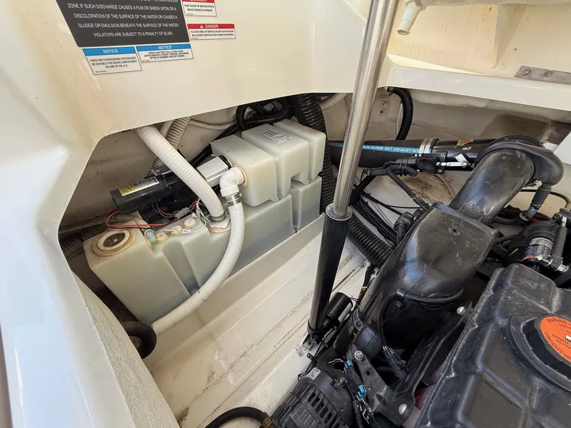 Slide: The Image of Sea Ray 270 SLX 2011 - 41