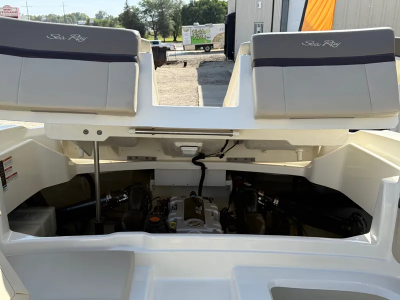 Slide: The Image of Sea Ray 270 SLX 2011 - 42