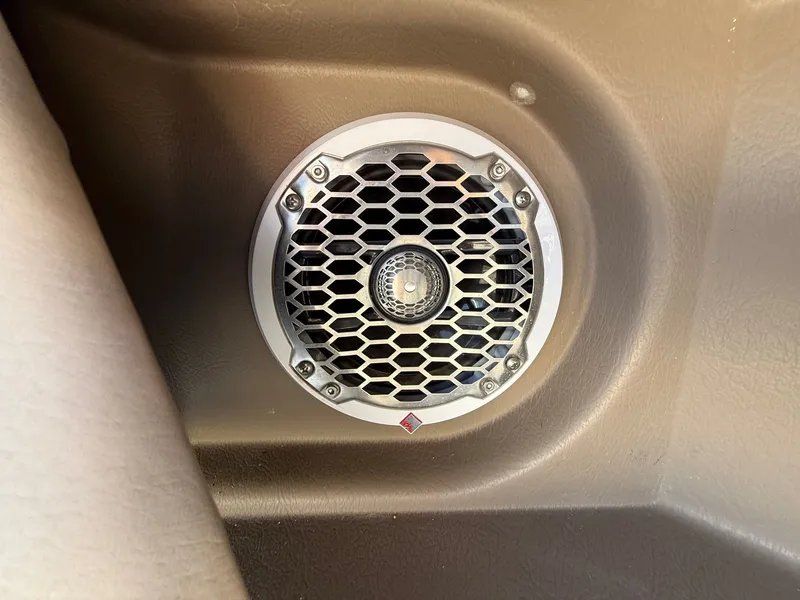 Slide: The Image of Sea Ray 270 SLX 2011 - 43