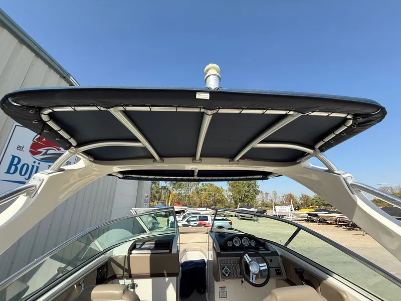 Slide: The Image of Sea Ray 270 SLX 2011 - 45