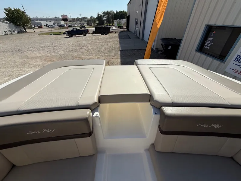 Slide: The Image of Sea Ray 270 SLX 2011 - 49