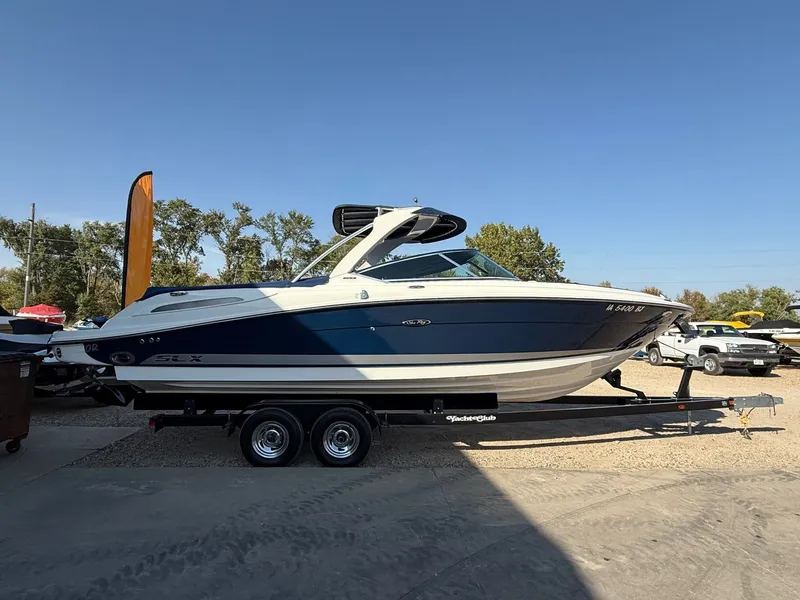 Slide: The Image of Sea Ray 270 SLX 2011 - 50