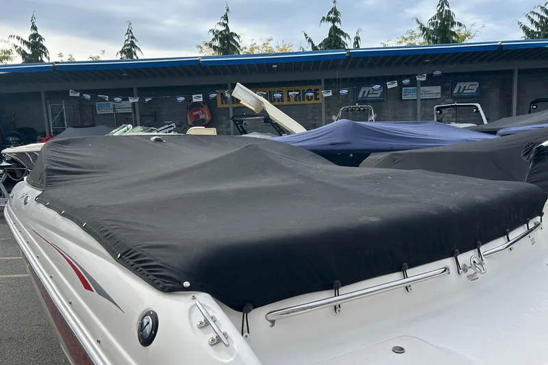 Slide: The Image of White and red seating on a 2000 Chaparral 216 SSi boat. - 17