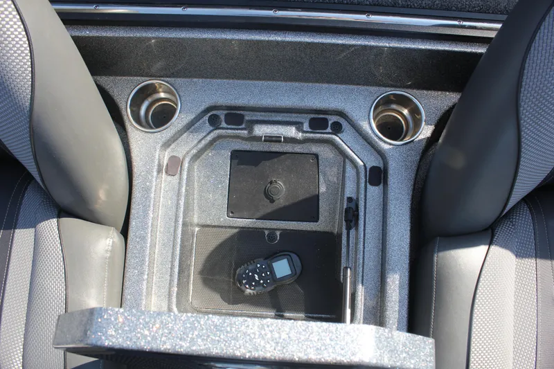Slide: The Image of 2020 Ranger Z520L boat console with cup holders and electronic device. - 14
