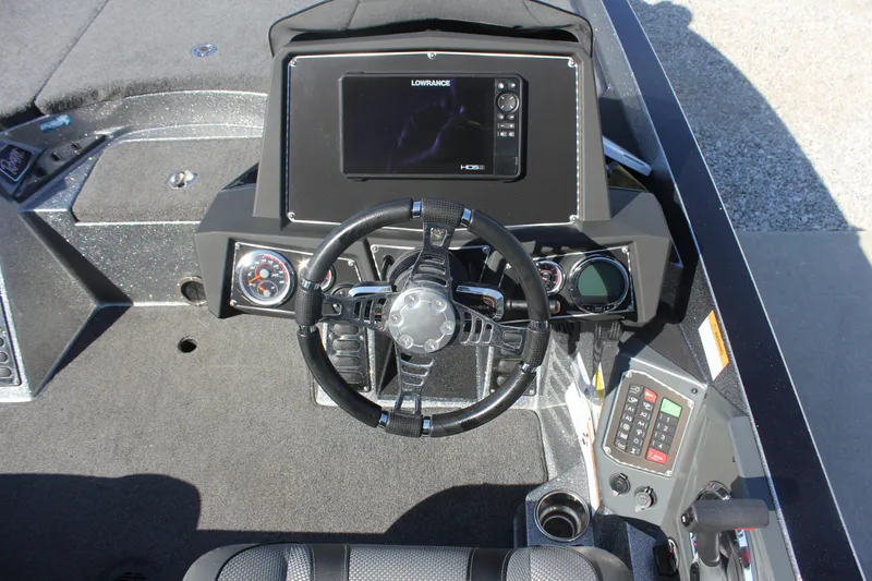 Slide: The Image of 2020 Ranger Z520L boat dashboard with steering wheel and Lowrance HDS display. - 15