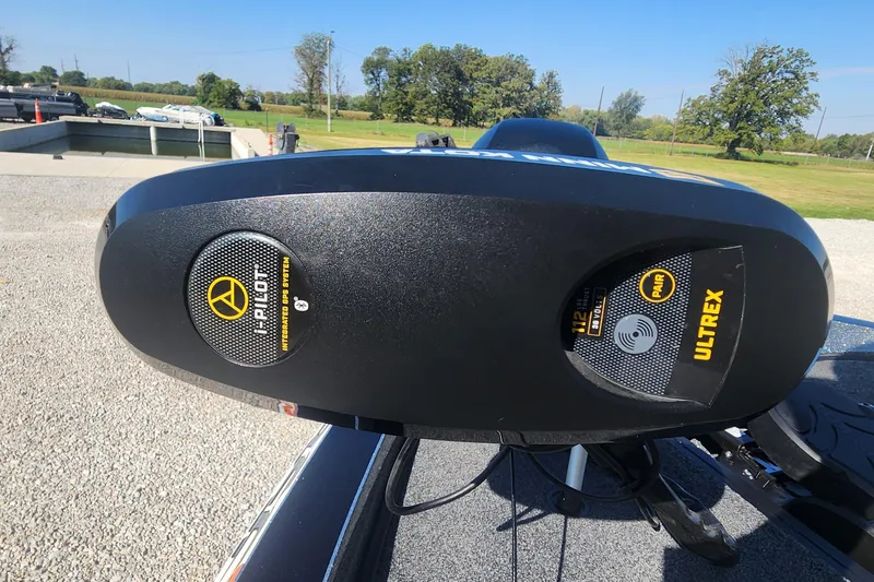 Slide: The Image of Trolling motor with i-Pilot GPS system on 2020 Ranger Z520L boat. - 6