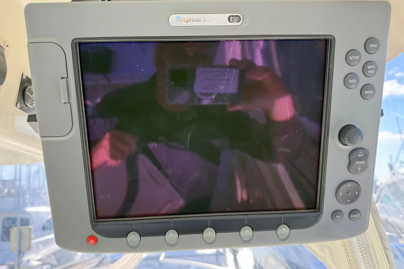 Slide: The Image of Raymarine E120 display on 2005 Albemarle 280 Express Fisherman boat dashboard. - 27