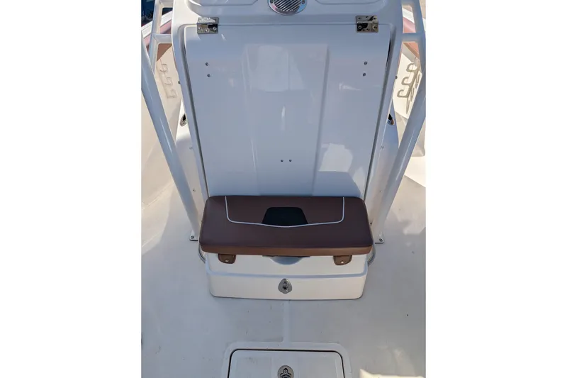 Slide: The Image of 2018 Wellcraft 242 Fisherman boat seat and storage compartment. - 4