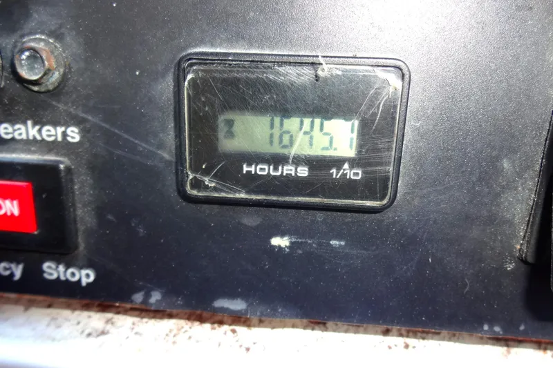 Slide: The Image of Hour meter showing 1674.1 hours on a 2007 Meridian 459 generator. - 162