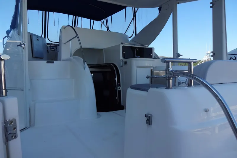 Slide: The Image of 2007 Meridian 459 yacht interior with sleek white design and modern amenities. - 32