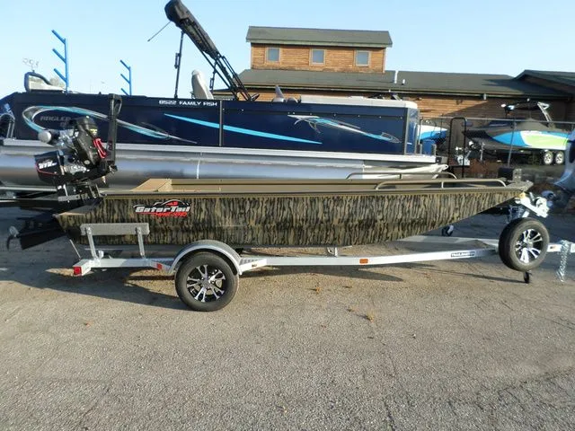 Slide: The Image of Gator-Tail 1750 Savage Mid deck 2026 - 1