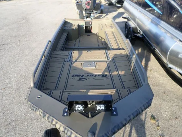 Slide: The Image of Gator-Tail 1750 Savage Mid deck 2026 - 2