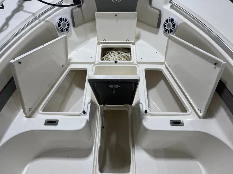 Slide: The Image of Key West 260 Center Console 2025 - 15