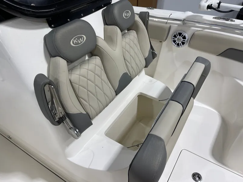 Slide: The Image of Key West 260 Center Console 2025 - 20