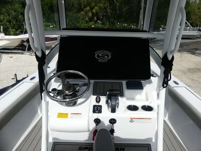 Slide: The Image of Sportsman Masters 267 Bay Boat 2021 - 15