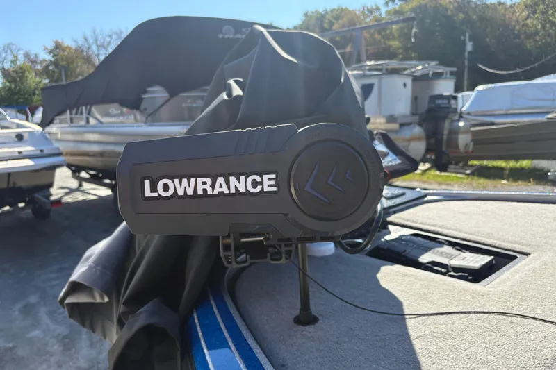 Slide: The Image of Lowrance device on 2024 Nitro Z19 Pro boat, surrounded by other boats. - 8