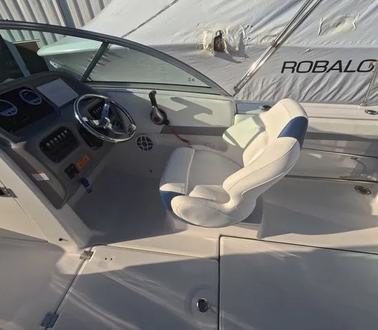 Slide: The Image of Robalo R207 Dual Console 2023 - 11