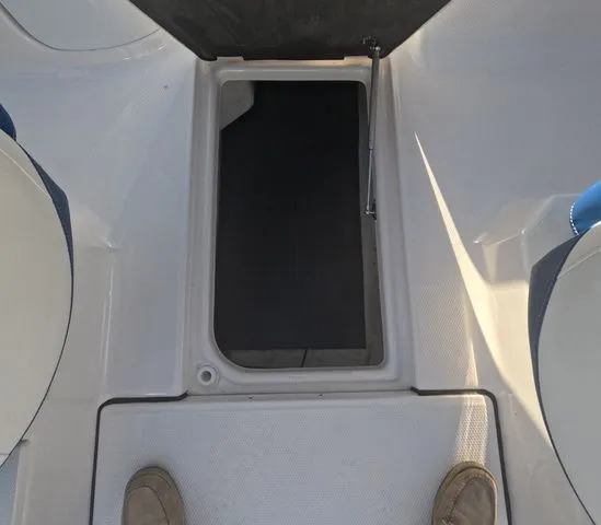 Slide: The Image of Robalo R207 Dual Console 2023 - 15