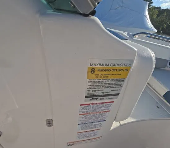 Slide: The Image of Robalo R207 Dual Console 2023 - 16