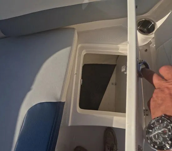 Slide: The Image of Robalo R207 Dual Console 2023 - 21