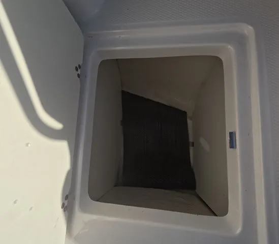 Slide: The Image of Robalo R207 Dual Console 2023 - 22