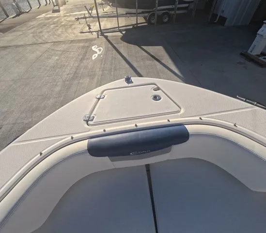 Slide: The Image of Robalo R207 Dual Console 2023 - 23