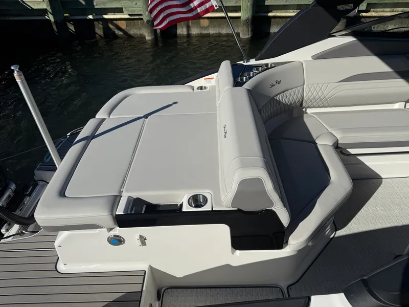 Slide: The Image of Sea Ray SLX 260 Outboard 2026 - 10