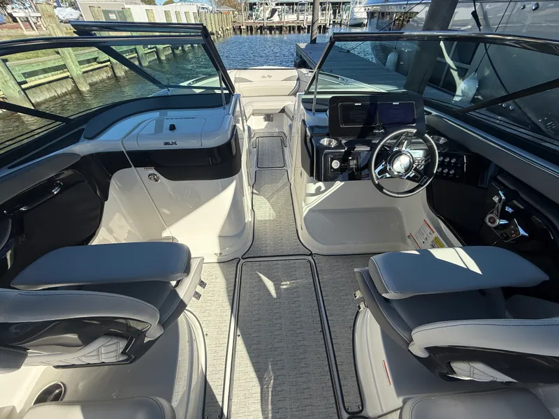 Slide: The Image of Sea Ray SLX 260 Outboard 2026 - 15