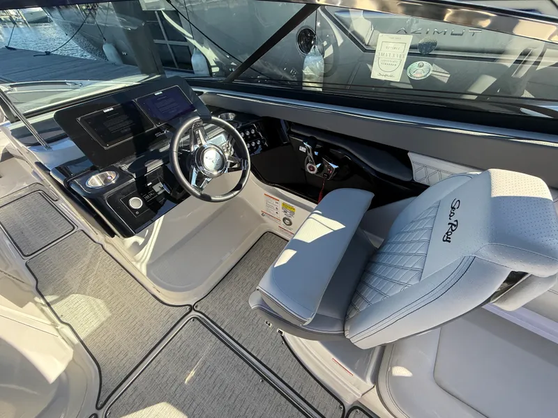 Slide: The Image of Sea Ray SLX 260 Outboard 2026 - 19