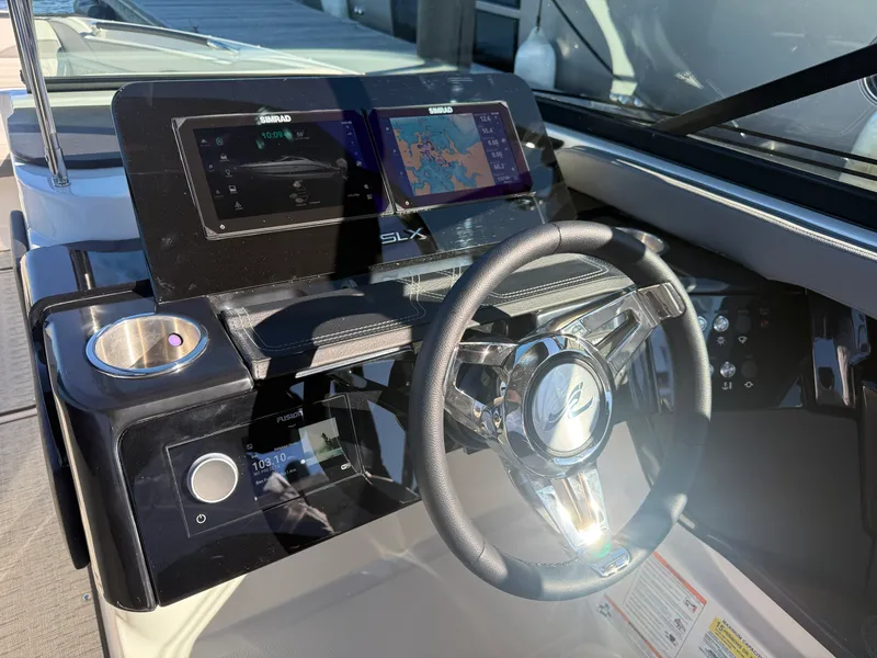 Slide: The Image of Sea Ray SLX 260 Outboard 2026 - 22