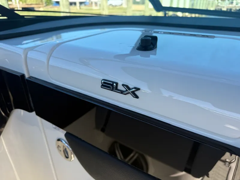 Slide: The Image of Sea Ray SLX 260 Outboard 2026 - 24