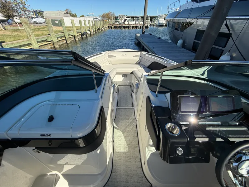 Slide: The Image of Sea Ray SLX 260 Outboard 2026 - 25