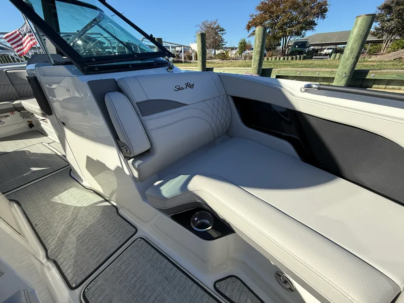 Slide: The Image of Sea Ray SLX 260 Outboard 2026 - 28