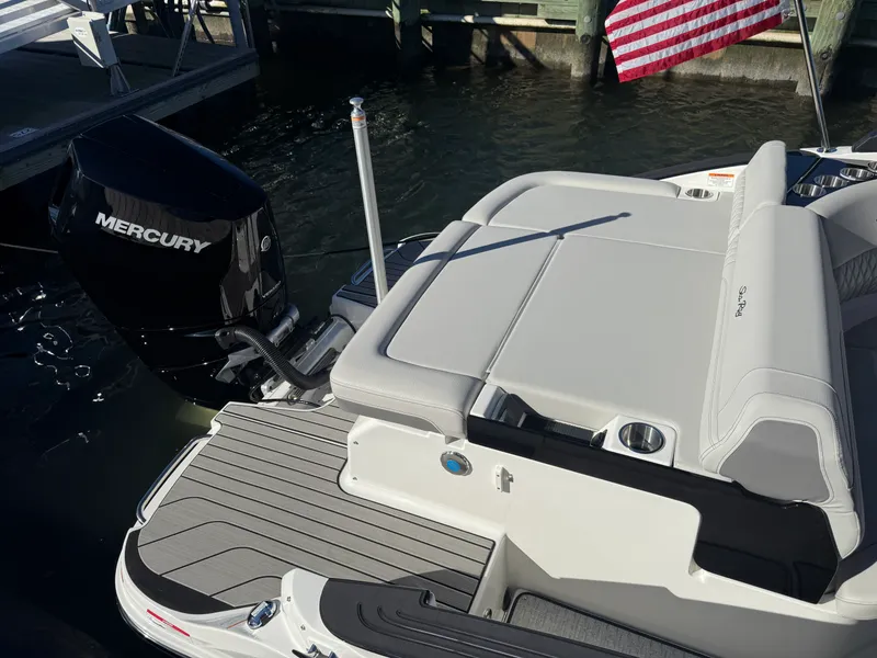 Slide: The Image of Sea Ray SLX 260 Outboard 2026 - 9