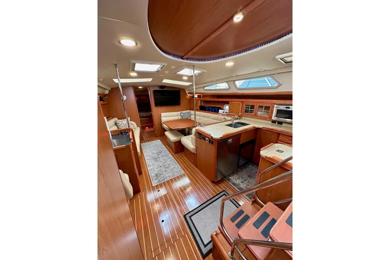 Slide: The Image of Luxurious interior of a 2008 Hunter 49 yacht with modern amenities. - 85