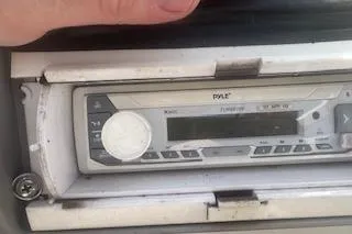 Slide: The Image of 1993 Four Winns 190 Horizon boat stereo system with Pyle audio unit. - 6