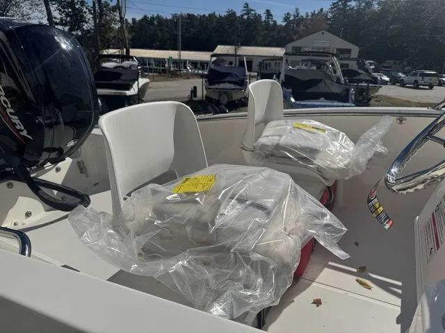 Slide: The Image of Boston Whaler 16- SUPER SPORT 2026 - 10