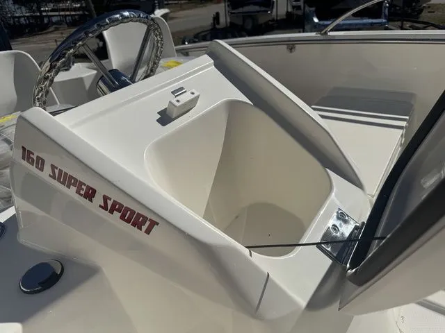 Slide: The Image of Boston Whaler 16- SUPER SPORT 2026 - 17