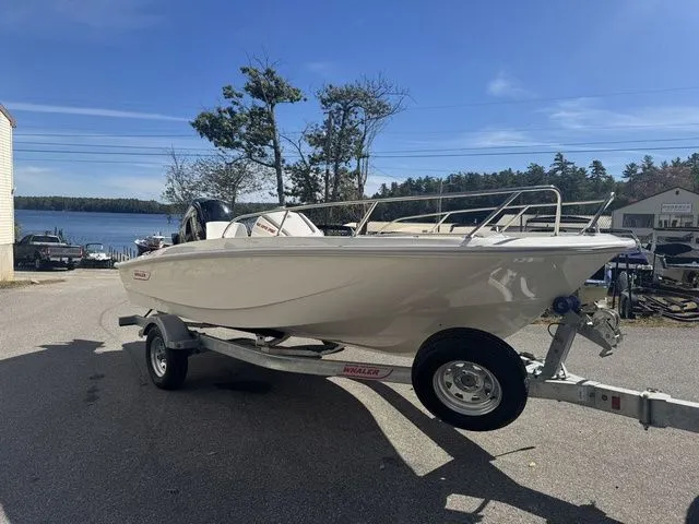 Slide: The Image of Boston Whaler 16- SUPER SPORT 2026 - 7