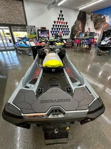 Slide: The Image of Sea-Doo RXT-X 2025 - 5