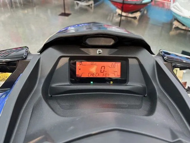 Slide: The Image of Sea-Doo Wake 170 2025 - 6